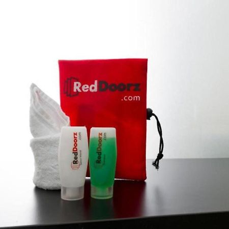 Reddoorz Plus Near Mall Ciputra Джакарта Экстерьер фото