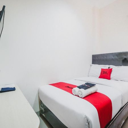 Reddoorz Plus Near Mall Ciputra Джакарта Экстерьер фото