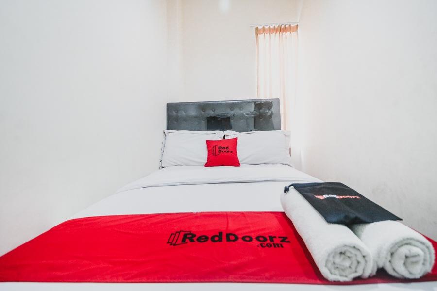 Reddoorz Plus Near Mall Ciputra Джакарта Экстерьер фото