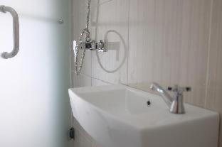 Reddoorz Plus Near Mall Ciputra Джакарта Номер фото