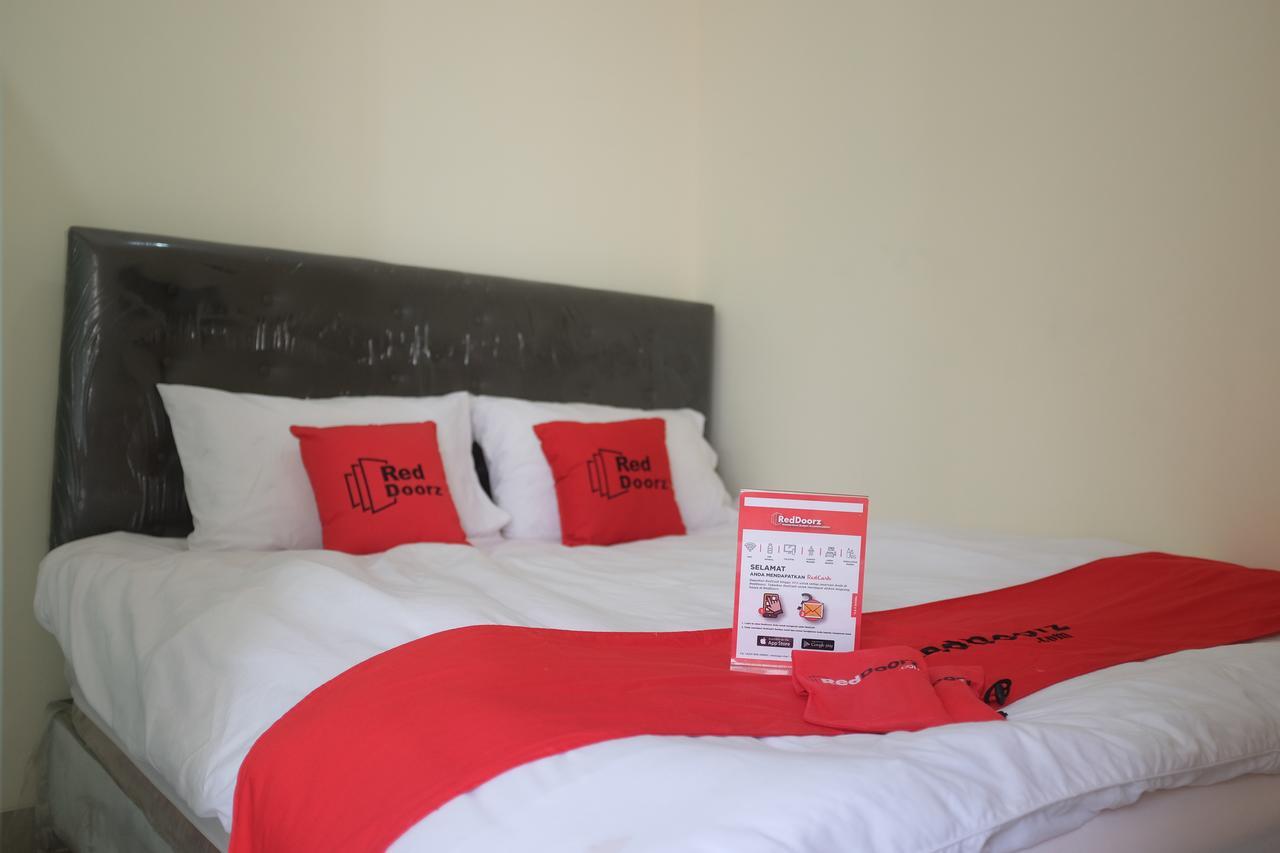 Reddoorz Plus Near Mall Ciputra Джакарта Экстерьер фото