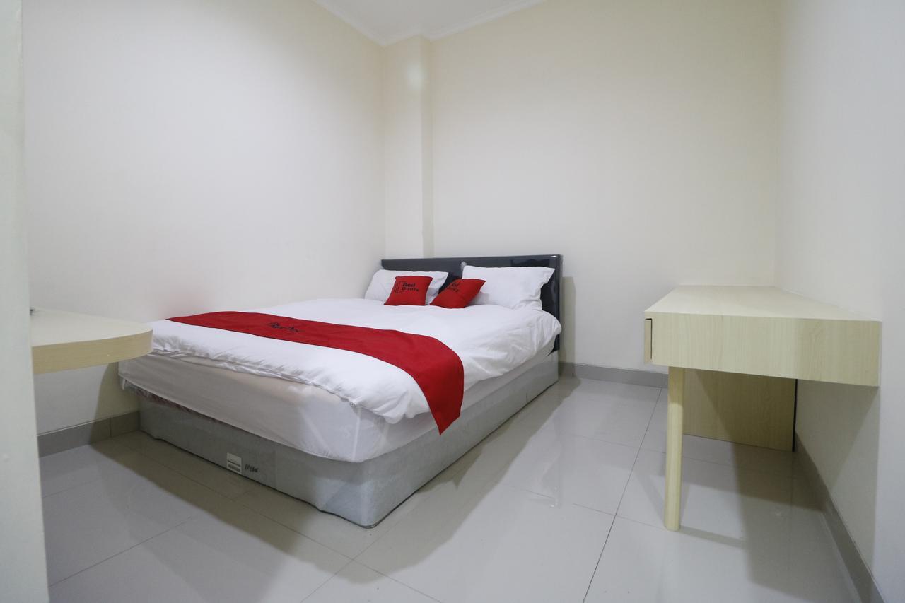 Reddoorz Plus Near Mall Ciputra Джакарта Экстерьер фото