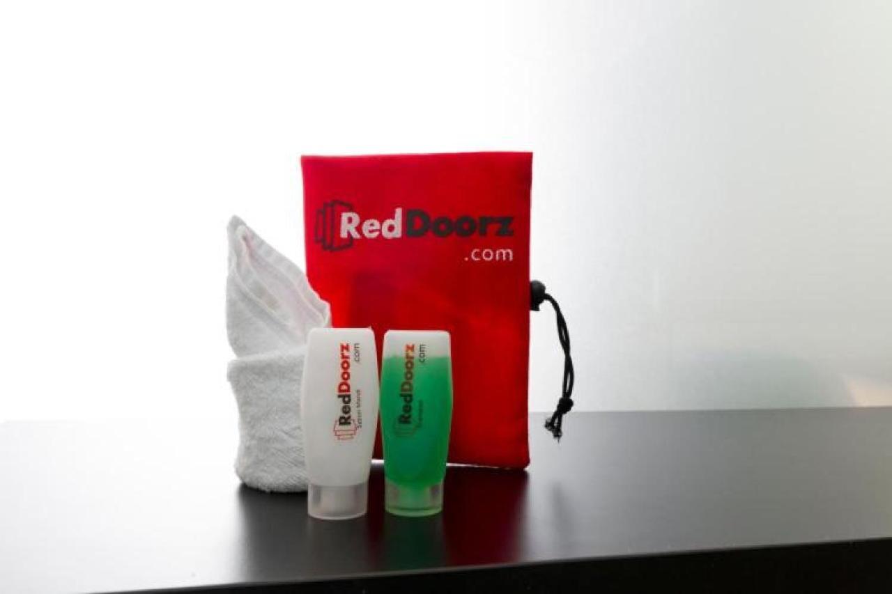 Reddoorz Plus Near Mall Ciputra Джакарта Экстерьер фото